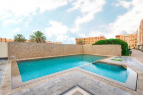 10 min Menara Airport, Appartamento con Piscina